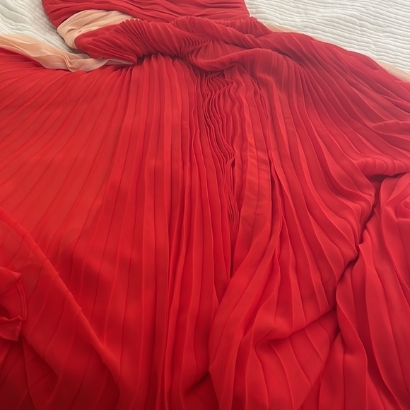 Fame @ Partners Pleated Gown Red And Cream Pleated Wedding Prom - Picture 4 of 11